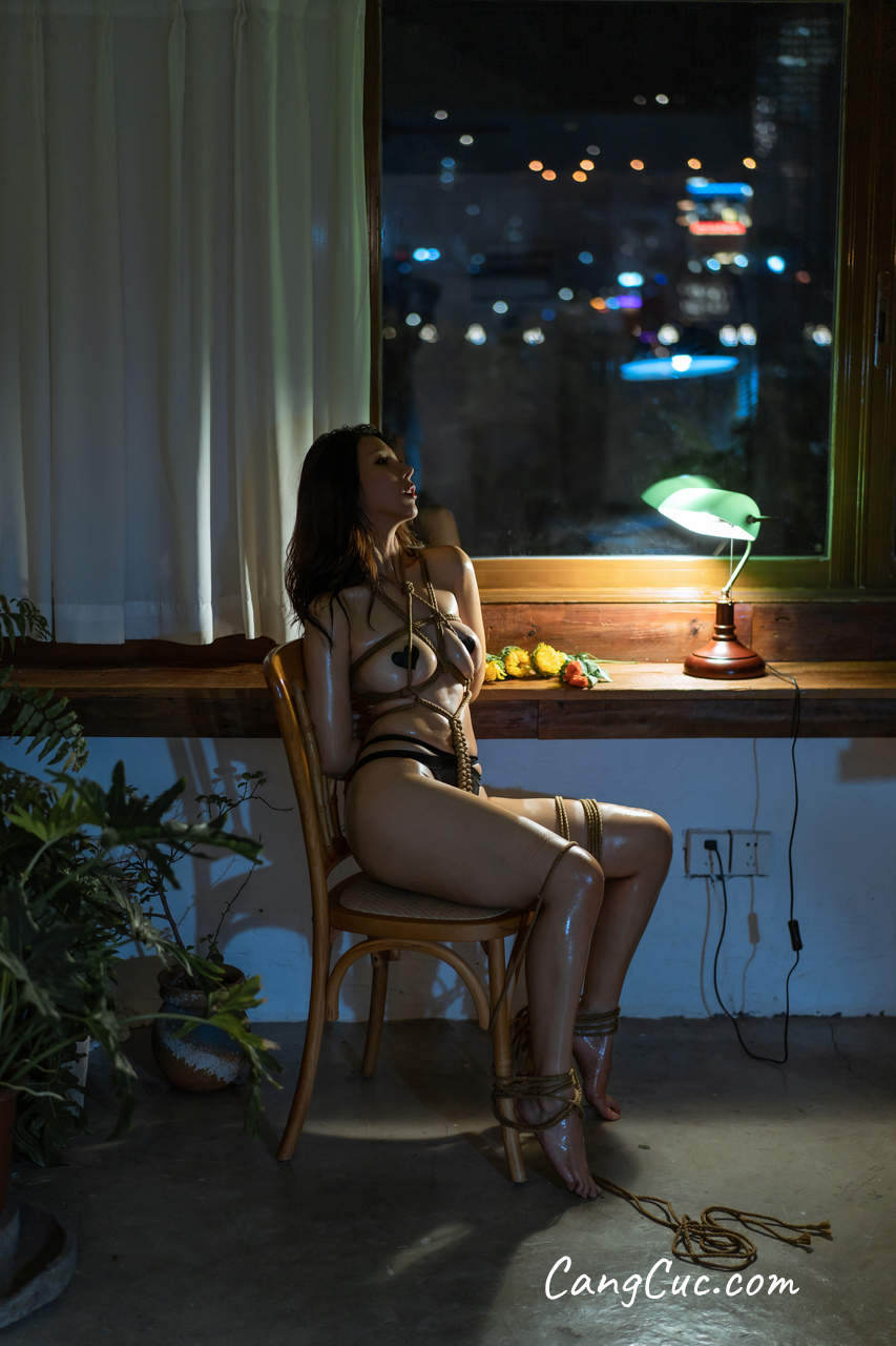 Coser@云溪溪 (Yunx1x1) - 奶桃 油亮束缚